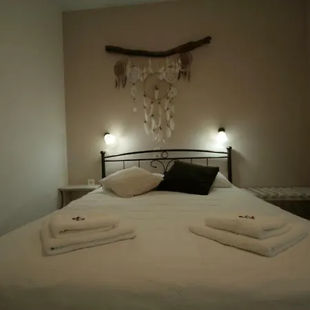 Sofia Konukevi Páros